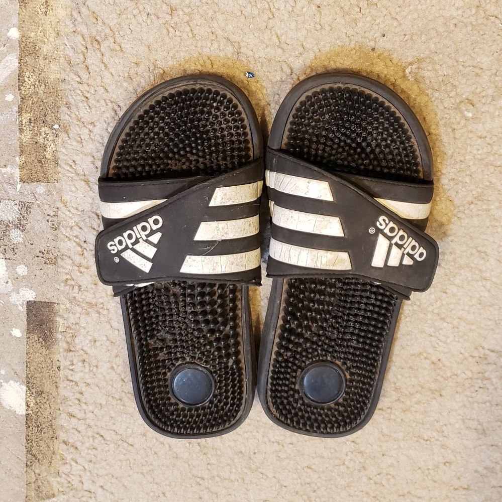 Adidad sliders